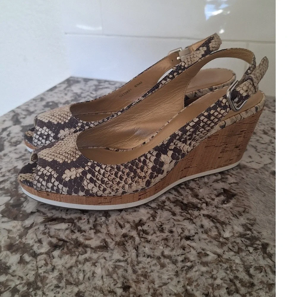 Stuart Weitzman Women's snake print Leather Slingback Wedge Sandals Buckle 6.5 M - Picture 6 of 12
